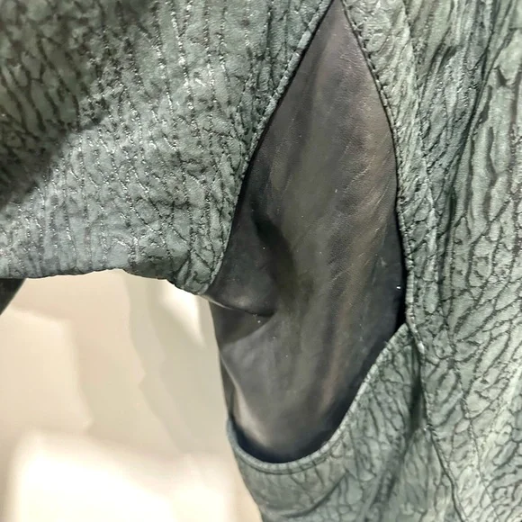 Andrew Marc Black Leather Jacket Size Large - Picture 2 of 16